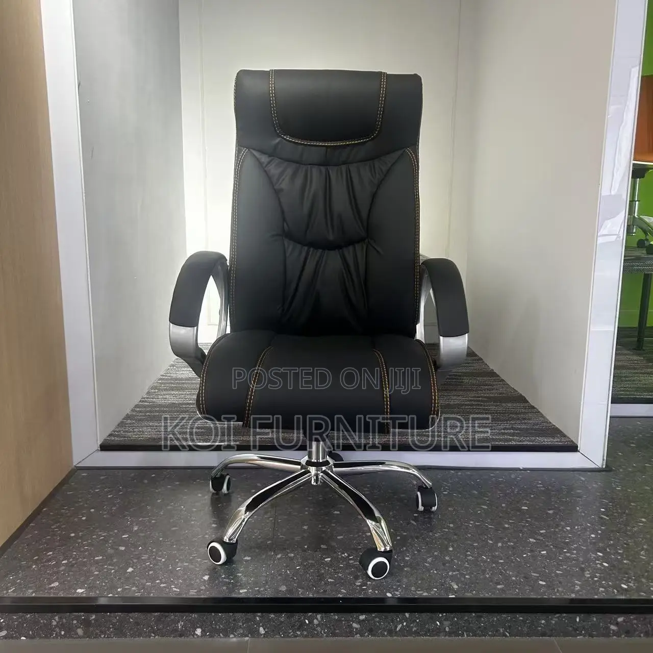 Office Chair : Black High-Back Leather Executive Office Chai