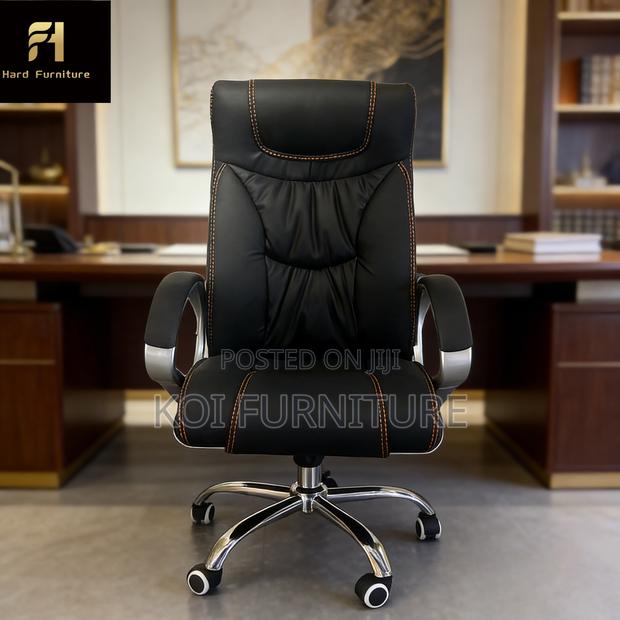 Office Chair : Black High-Back Leather Executive Office Chai - thumbnail 3