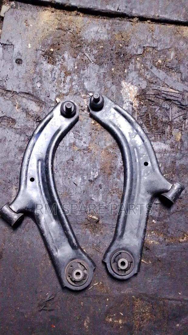 Arms for Nissan Tiida - main view