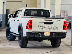 Toyota Hilux 2020 Pearl
