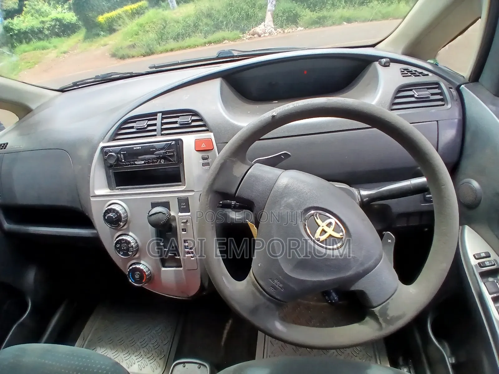 Toyota Ractis 2009 Blue