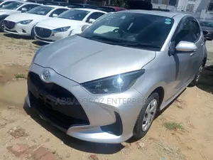 Toyota Yaris L Sedan 4dr 2019 Silver