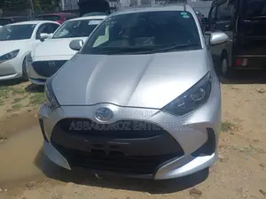 Toyota Yaris L Sedan 4dr 2019 Silver
