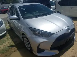 Toyota Yaris L Sedan 4dr 2019 Silver