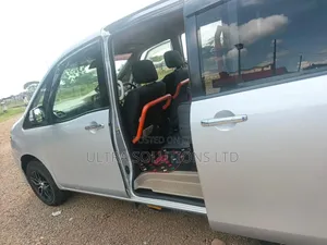 Nissan Serena 2016 Silver