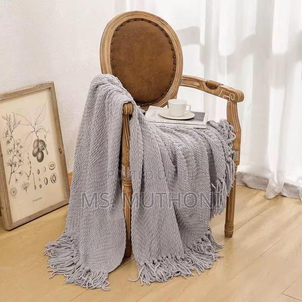 Textured Knitted Heavy Throw Blanket With Tassels* - thumbnail 6