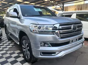 Toyota Land Cruiser 4.6 V8 ZX 2017 Silver