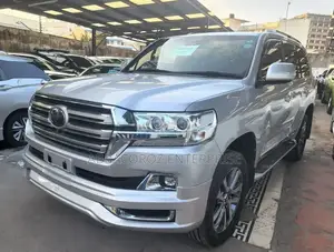 Toyota Land Cruiser 4.6 V8 ZX 2017 Silver