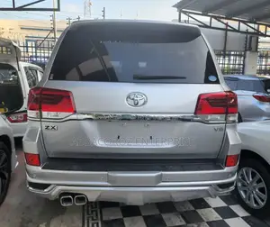 Toyota Land Cruiser 4.6 V8 ZX 2017 Silver