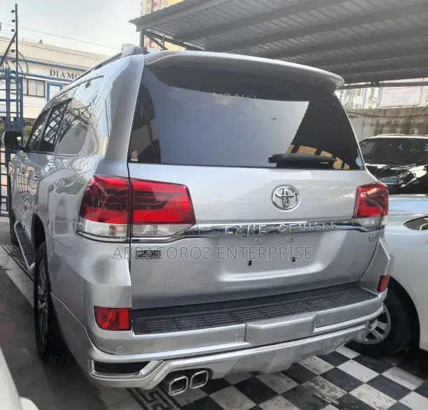 Toyota Land Cruiser 4.6 V8 ZX 2017 Silver