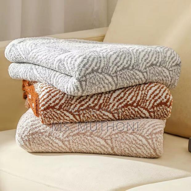 Leaf Pattern Micro Fiber Throw Blanket - thumbnail 2
