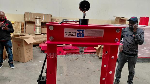 30tonne Hydraulic Press Machine With Pneumatic Compression Option. - thumbnail 2