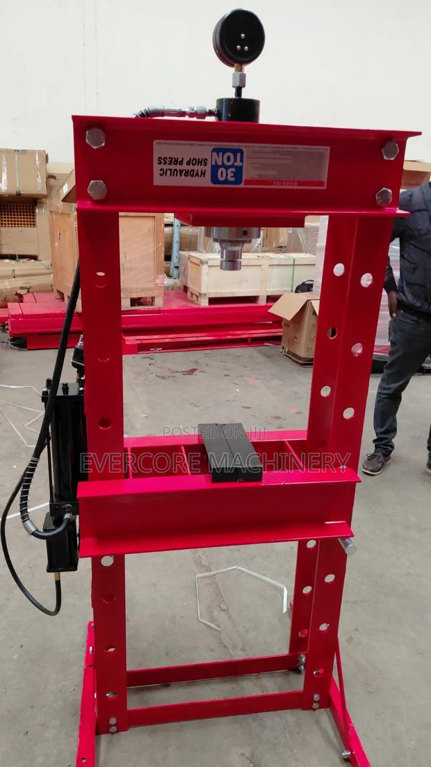 30tonne Hydraulic Press Machine With Pneumatic Compression Option. - thumbnail 3