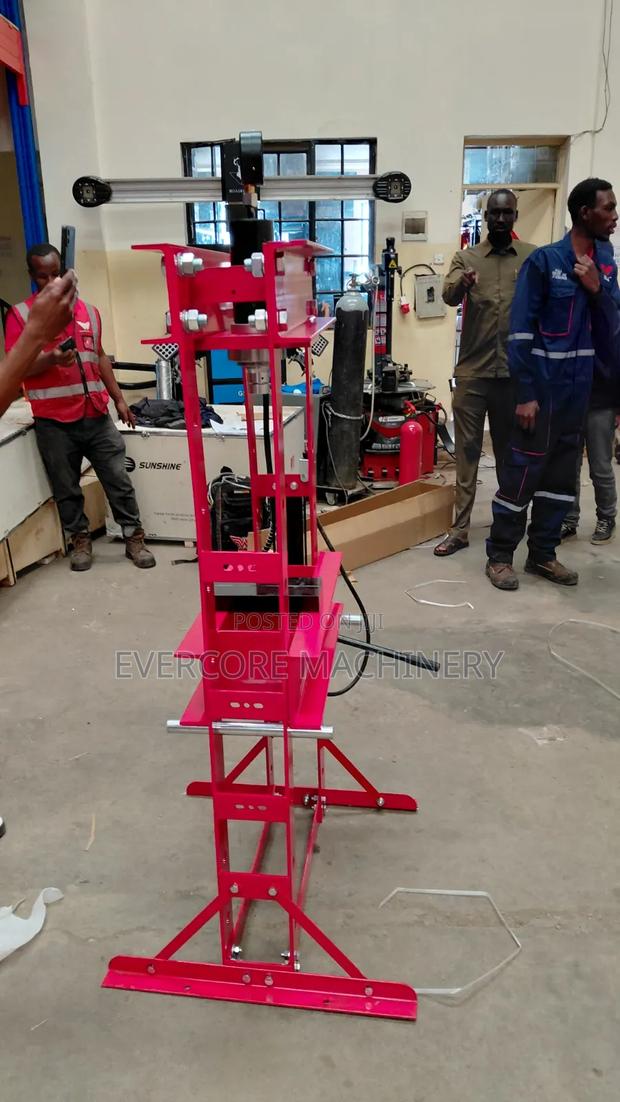 Heavy Duty Hydraulic Press Machine 30tonne Capacity. - thumbnail 4