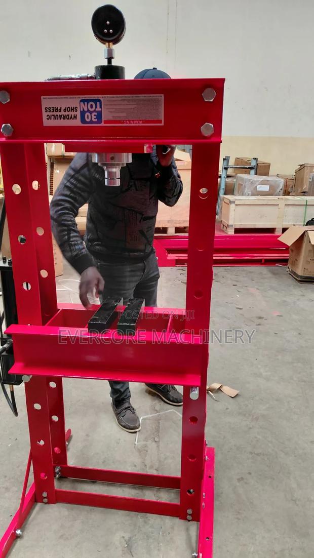 Heavy Duty Hydraulic Press Machine 30tonne Capacity. - thumbnail 5