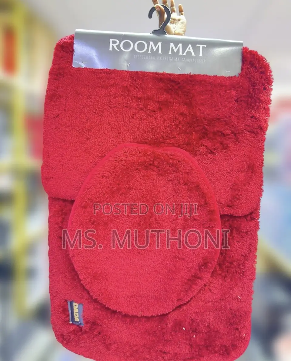 Plush 3-Piece Bathroom Mat Set Featuring a Non-Slip Backing