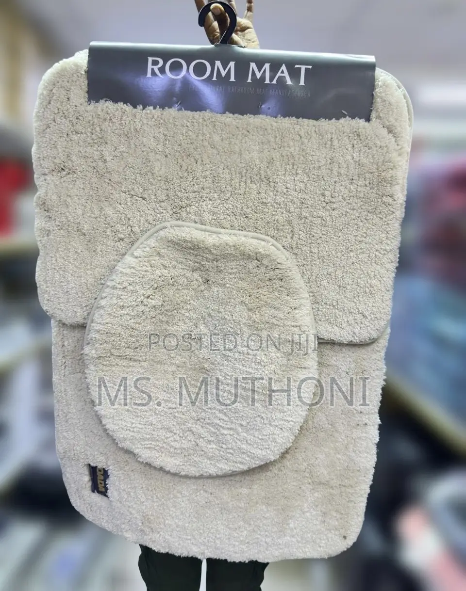 Plush 3-Piece Bathroom Mat Set Featuring a Non-Slip Backing
