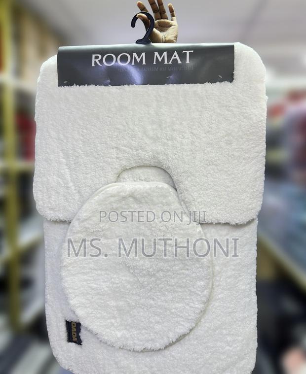 Plush 3-Piece Bathroom Mat Set Featuring a Non-Slip Backing - thumbnail 5
