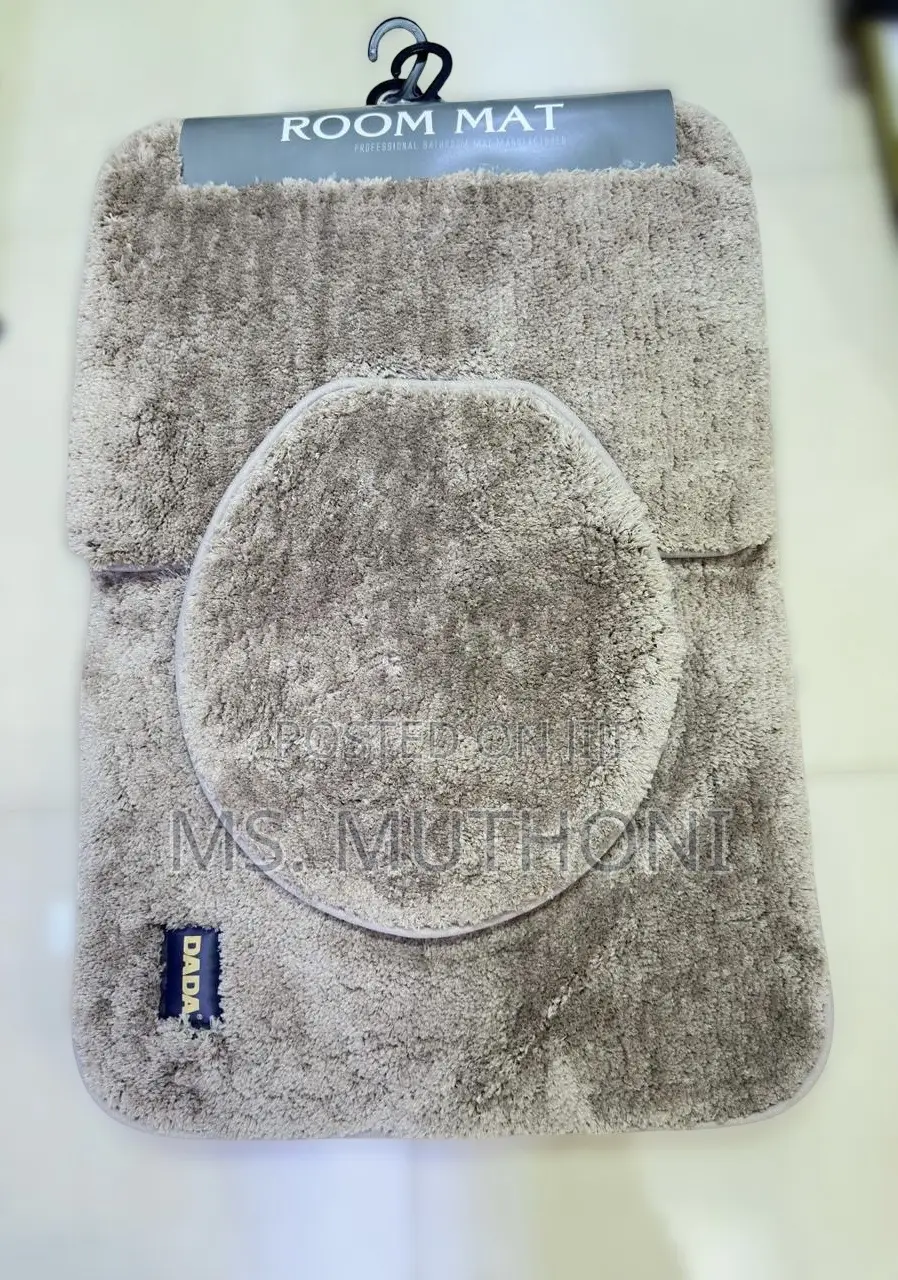 Plush 3-Piece Bathroom Mat Set Featuring a Non-Slip Backing