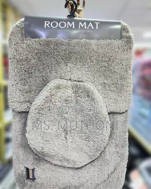 Plush 3-Piece Bathroom Mat Set Featuring a Non-Slip Backing