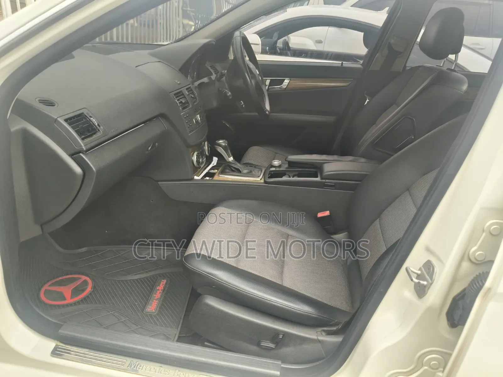 Mercedes-Benz C200 2011 White