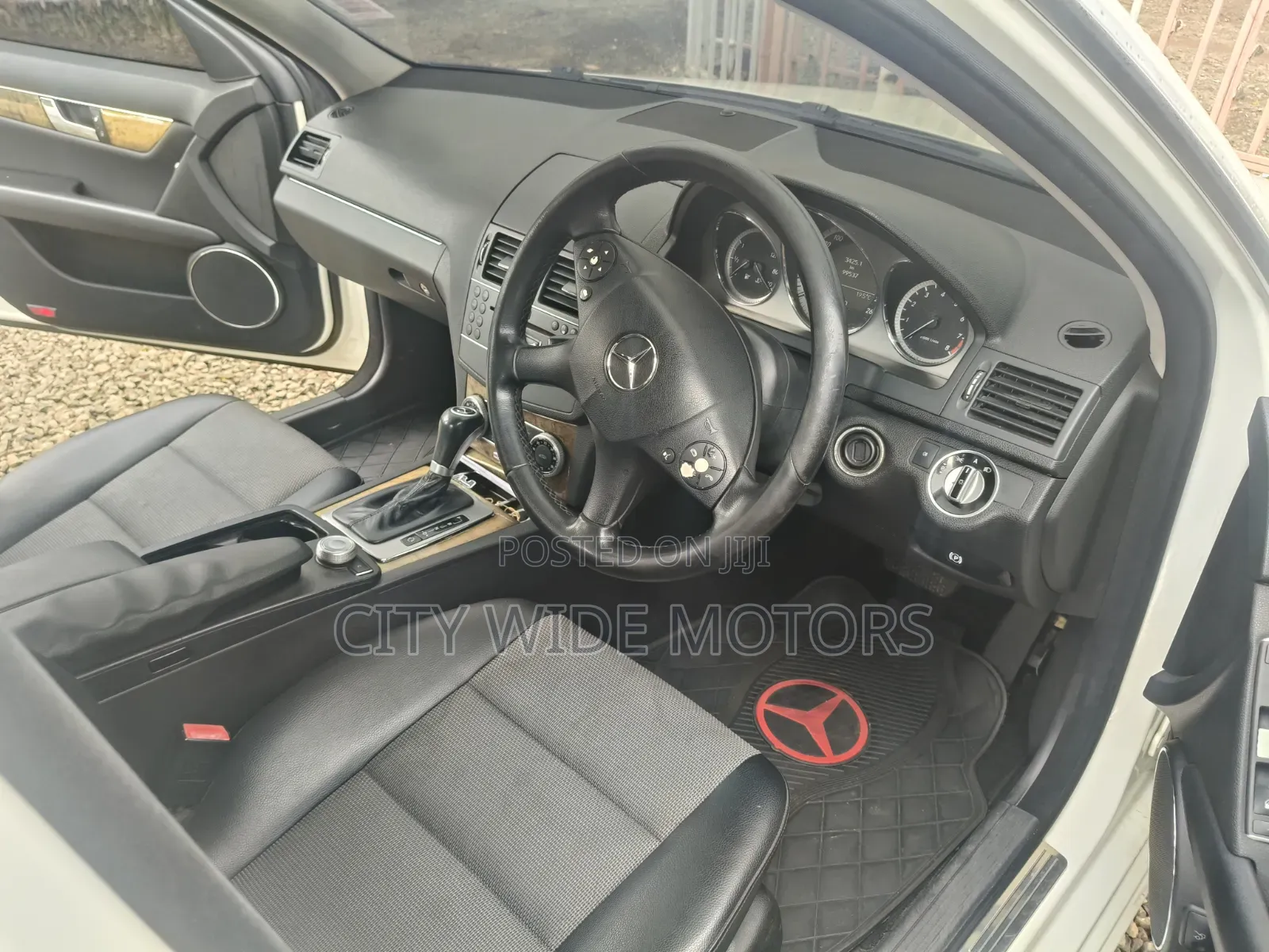 Mercedes-Benz C200 2011 White