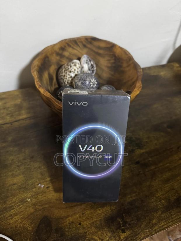 New Vivo V40 5G 256 GB White