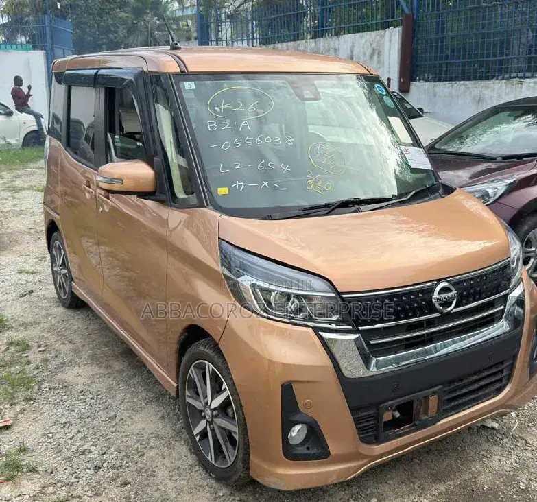 Nissan Dayz Roox 2018 Gold