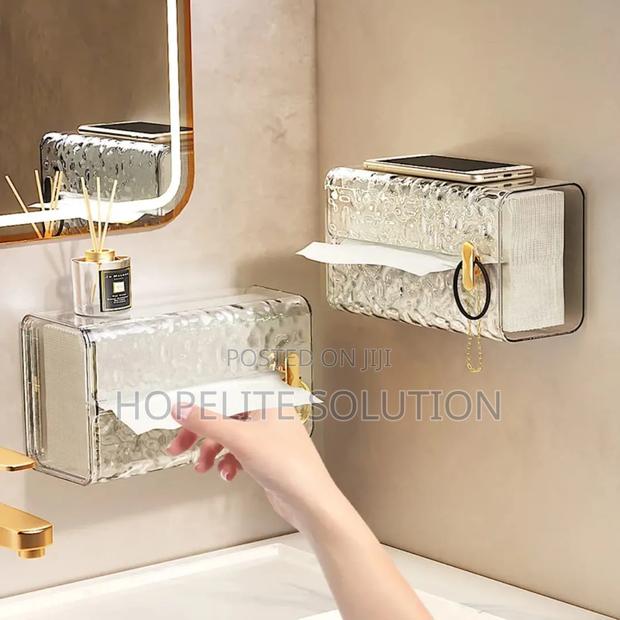 Luxury Transparent Acrylic Tissue Box - thumbnail 3