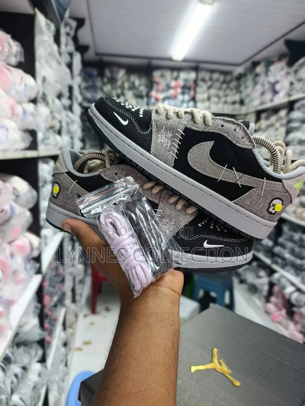 Nike Jordan 1 Low Sb Dunks Gray/Black - Streetwear Sneakers - thumbnail 2