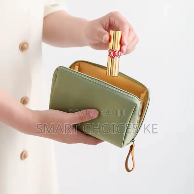 Fashionable Small Makeup Bag - thumbnail 4