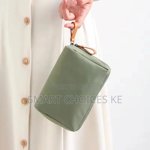 Fashionable Small Makeup Bag - thumbnail 5
