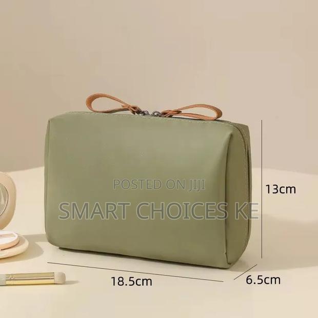 Fashionable Small Makeup Bag - thumbnail 6