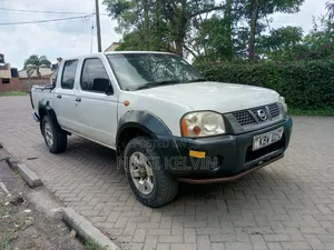 Nissan Hardbody 2012 White