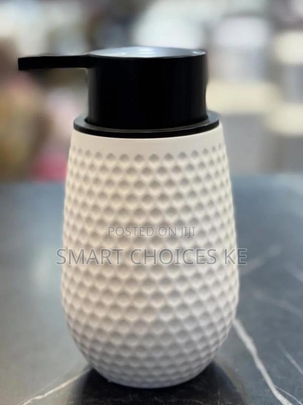 Hard Plastic Luxury Lotion Pump Bottle for Kitchen/ Bathroom - thumbnail 3