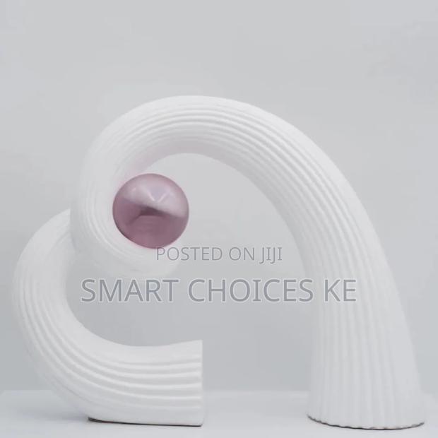 Nordic Desktop Resin Heart Art Ornament Abstract Heart Statue
