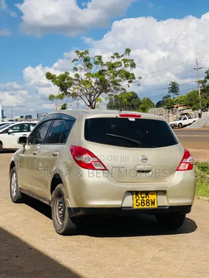Nissan Tiida 2010 Gold