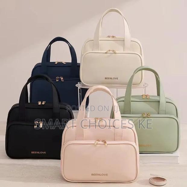 Large Capacity Pu Cosmetics Bag/ Multi Pocket Travel / Make Up Bag