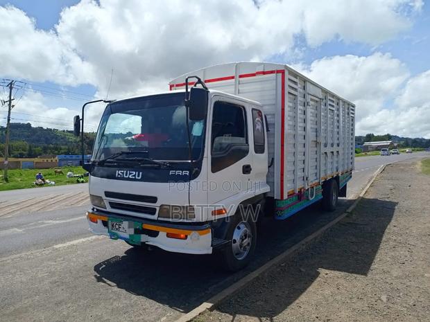 Isuzu FRR 2015 White