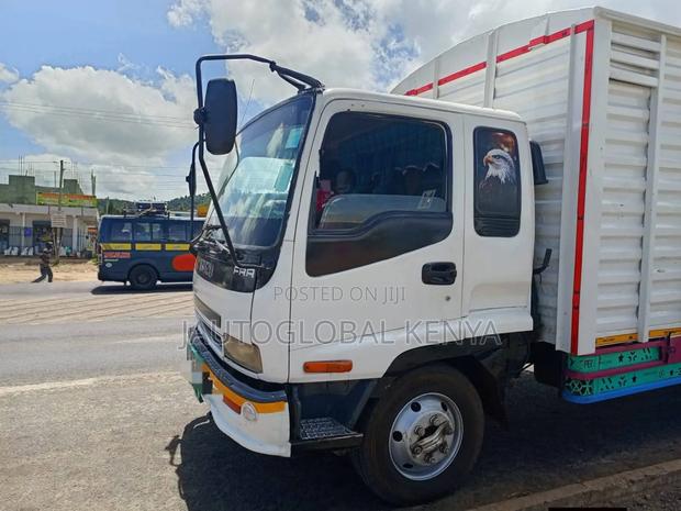 Isuzu FRR Financing 2014 White - thumbnail 2