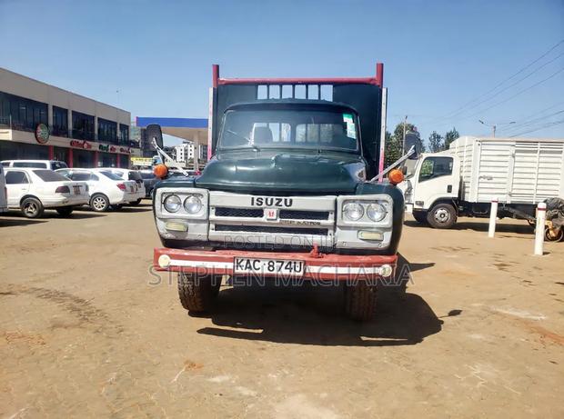 Isuzu Direct 1990 Green