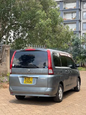 Nissan Serena 2009 Green