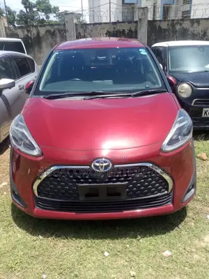 Toyota Sienta 2019 Red