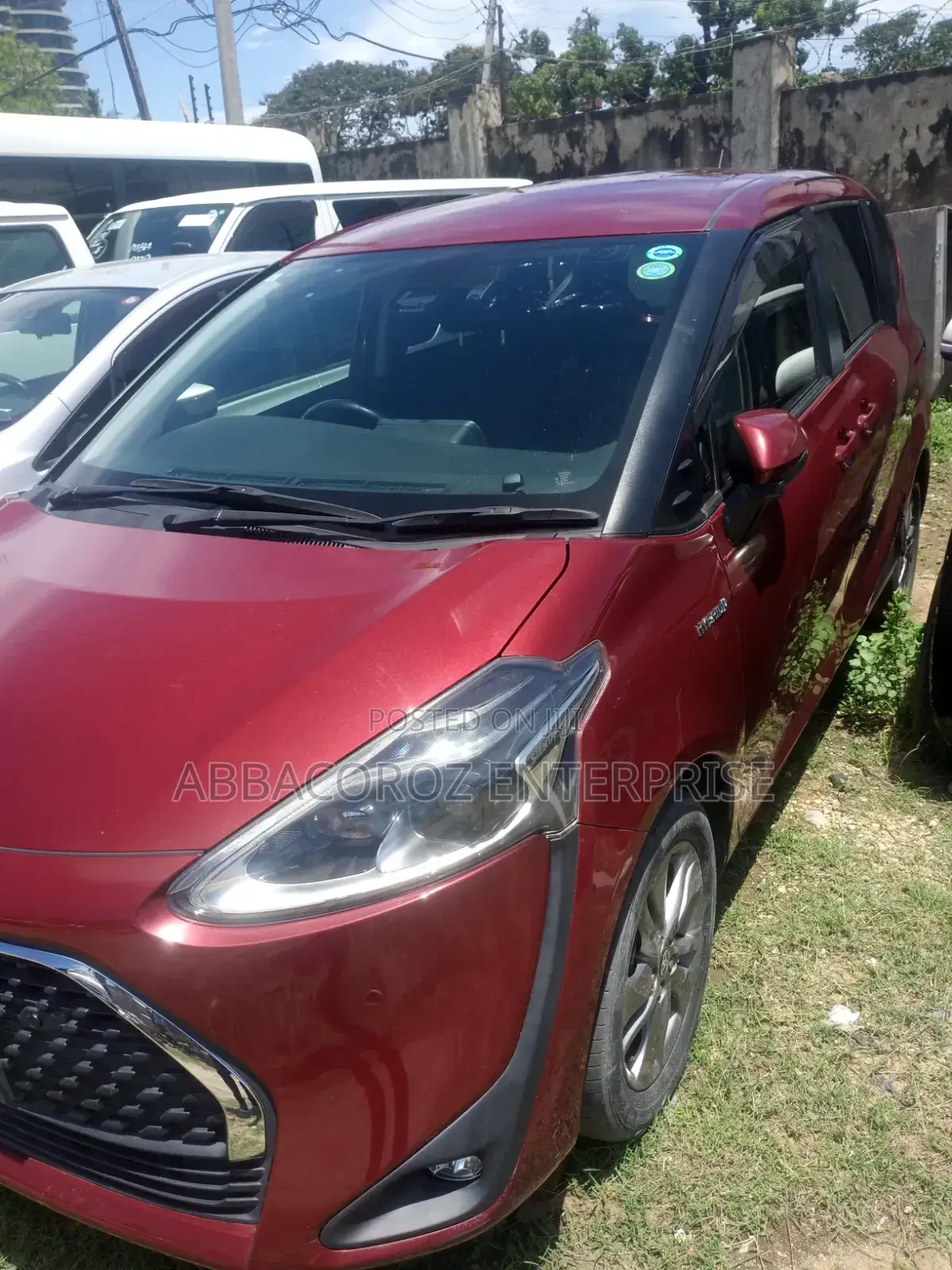 Toyota Sienta 2019 Red