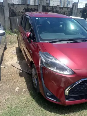 Toyota Sienta 2019 Red