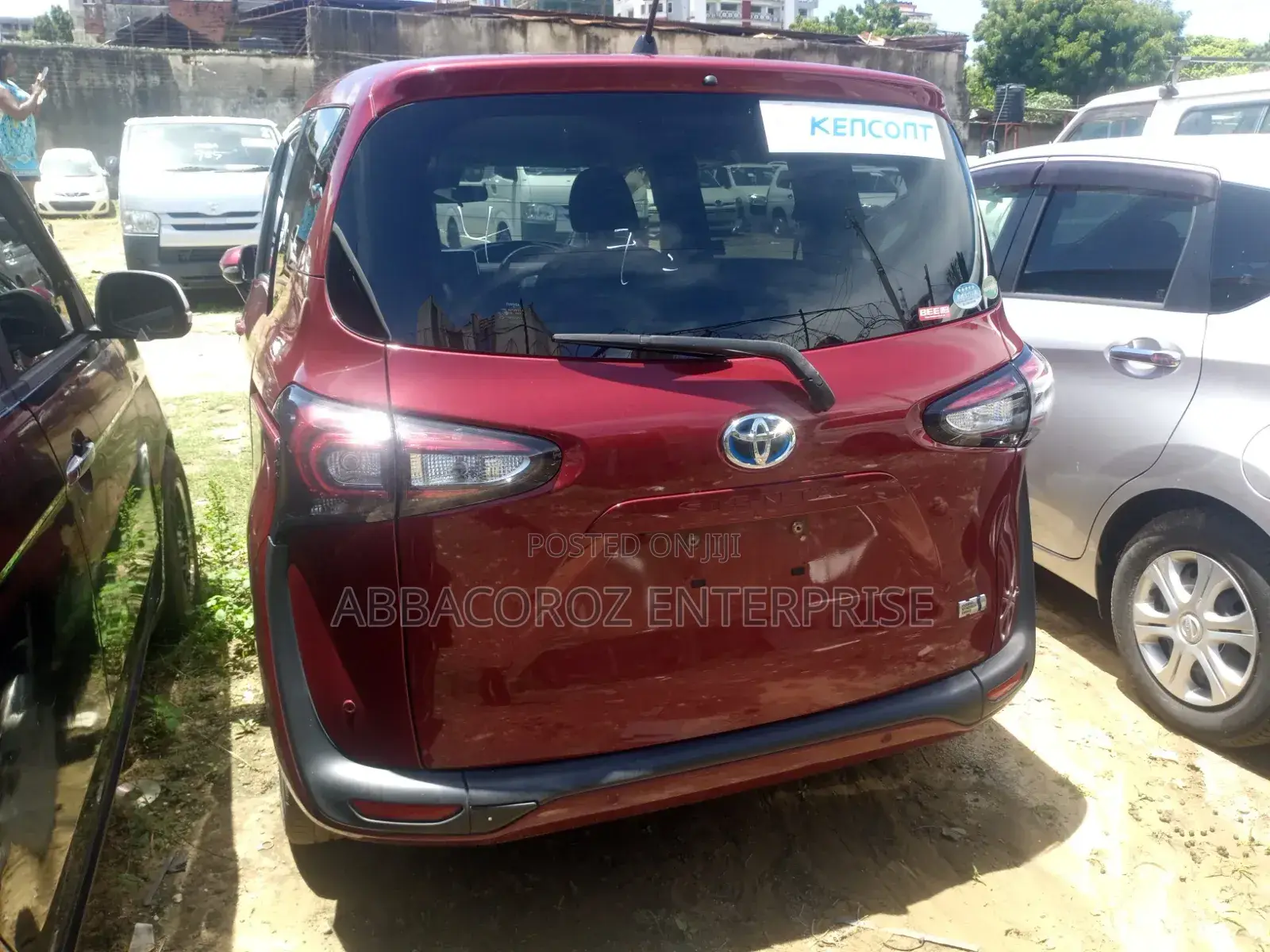 Toyota Sienta 2019 Red