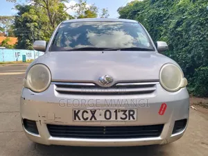 Toyota Sienta 2012 Silver