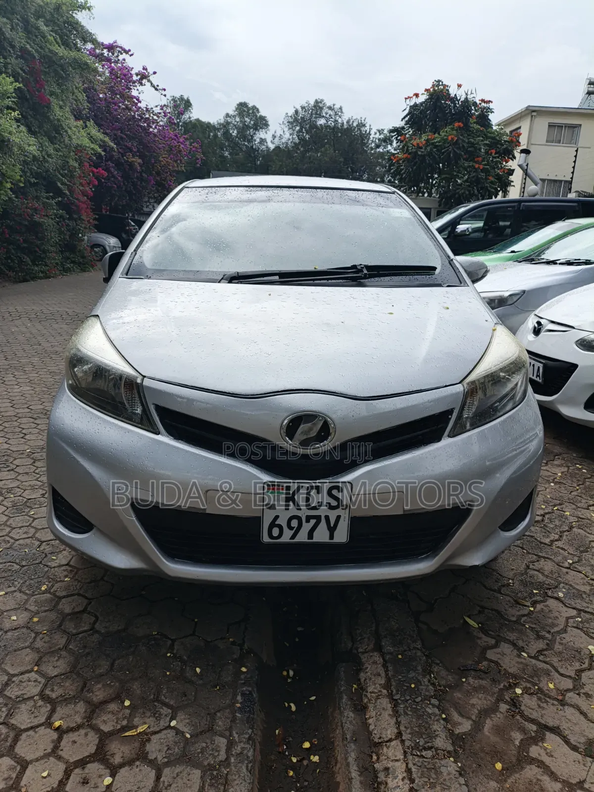 Toyota Vitz 2012 Silver