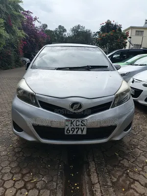 Toyota Vitz 2012 Silver