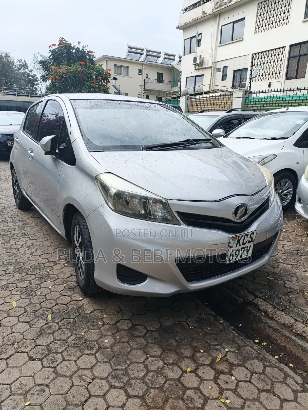 Toyota Vitz 2012 Silver